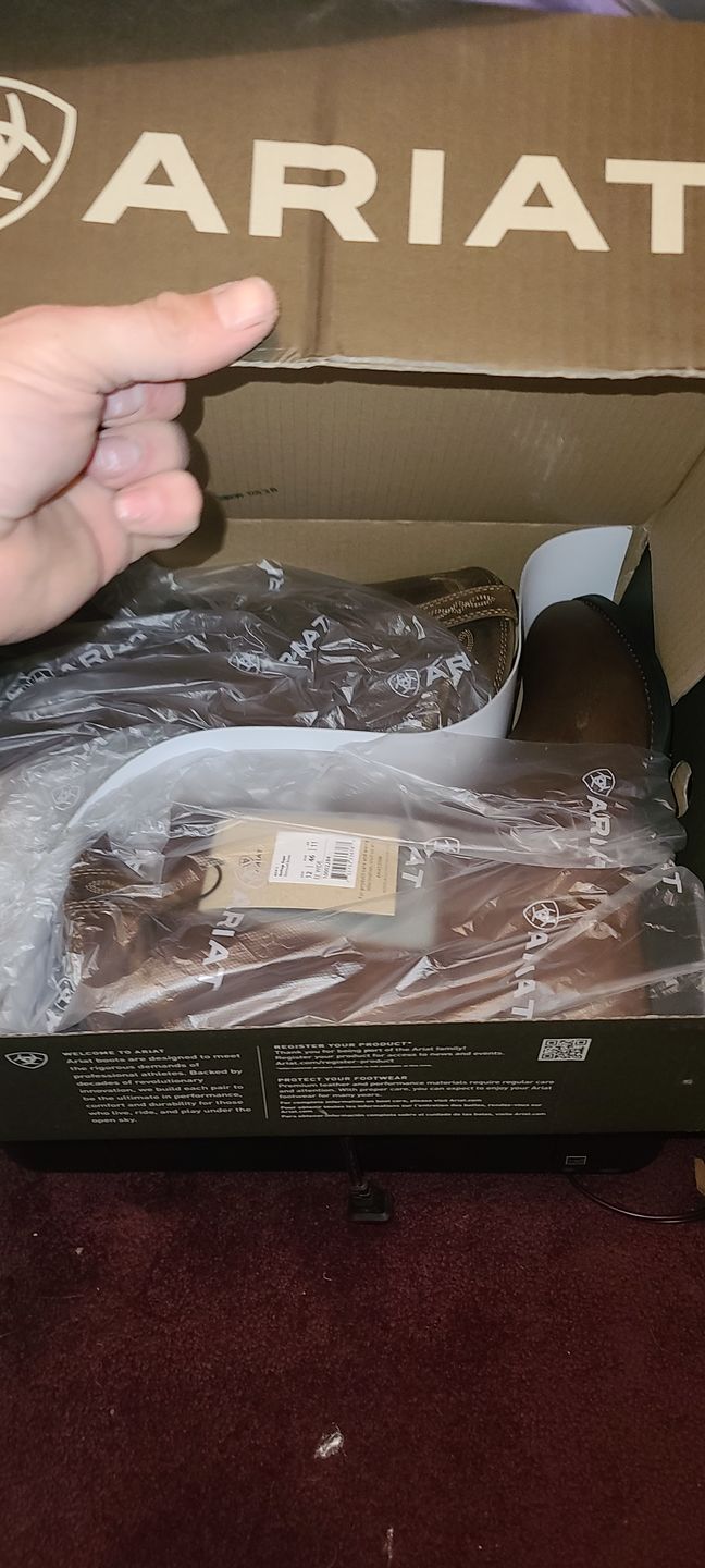 Customer photo review of Ariat Men’s Heritage Roper Boots Distressed Brown 10002284