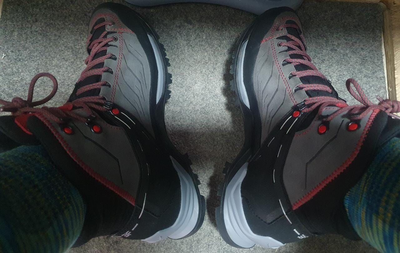 Customer photo review of Zapato Hombre Mtn Trainer Mid Gtx