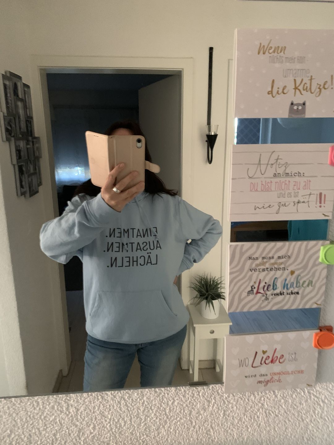 Customer photo review of Einatmen. Ausatmen. Lächeln. Bio Hoodie Unisex