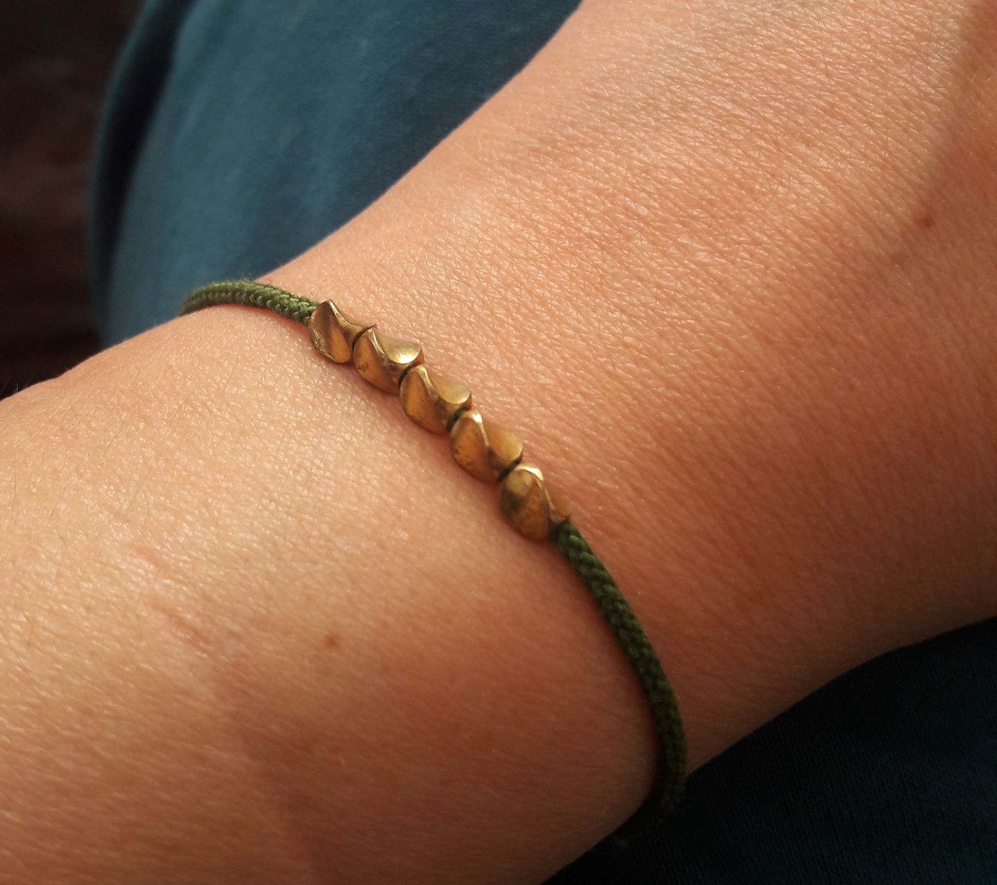 Customer photo review of Handgemachtes Tibetisches Buddhisten Glücks-Armband aus Kupfer Modell 2