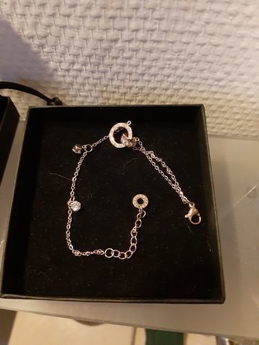 Customer photo review of Bracelet with Joined Rings & Crystals
