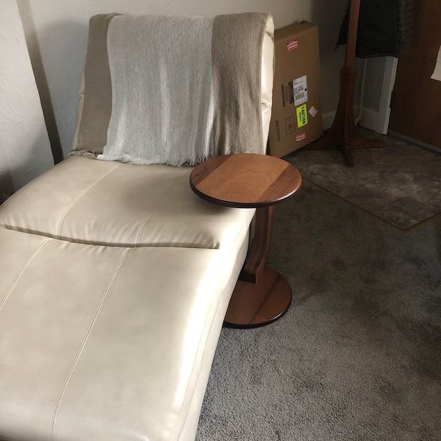 Customer photo review of C Shaped End Table,Round C Table, Snack Side Table, C Shaped End Table for Sofa and Bed Side, Round Side Tables Living Room & Bedroom