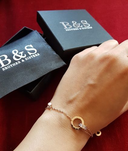 Customer photo review of Bracelet with Joined Rings & Crystals