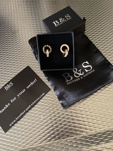 Customer photo review of Earrings with Joined Rings