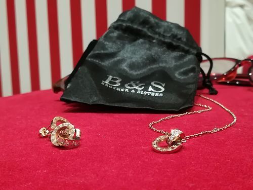 Customer photo review of Earrings with Joined Rings