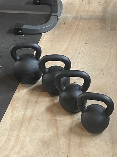 Customer photo review of 32kg / 70lbs E-coated Cast Iron Kettlebell