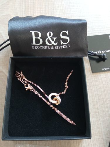 Customer photo review of Necklace with Joined Rings & Crystals