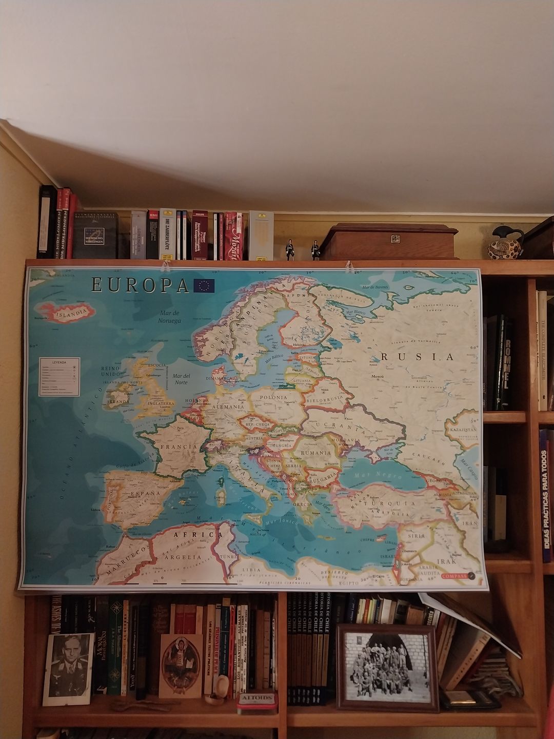 Customer photo review of Mapa del Mundo Político con Banderas y Europa 2023 - Lámina