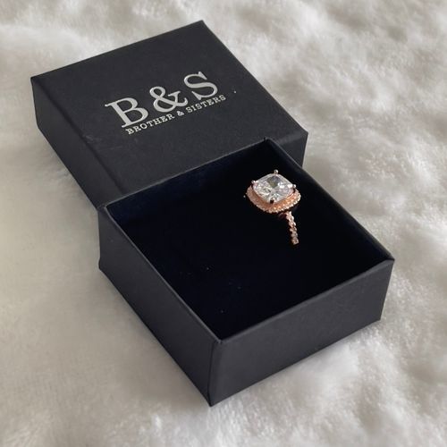Customer photo review of Rose Gold Timeless Ring