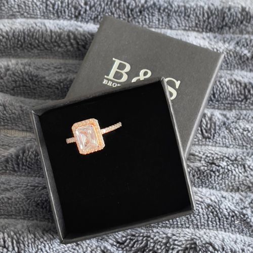 Customer photo review of Rose Gold Rectangle Ring