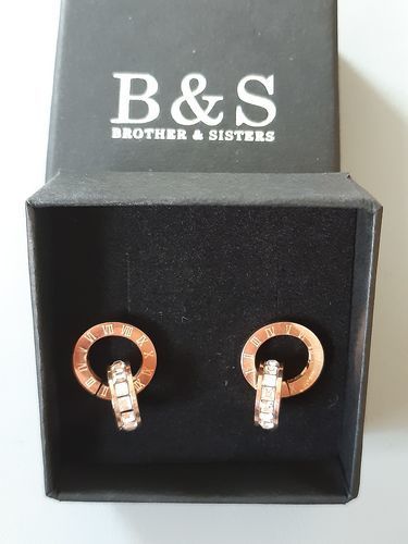 Customer photo review of Earrings with Joined Rings