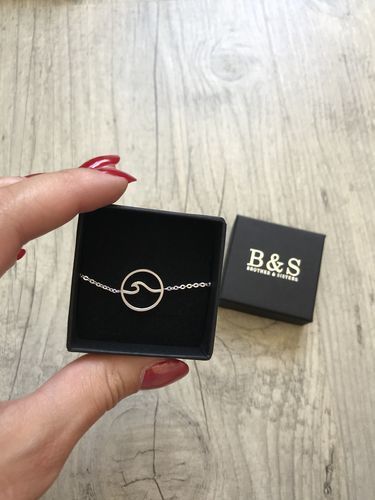 Customer photo review of Little Wave Bracelet