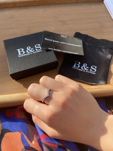 Customer photo review of Silver Minimalist Ring