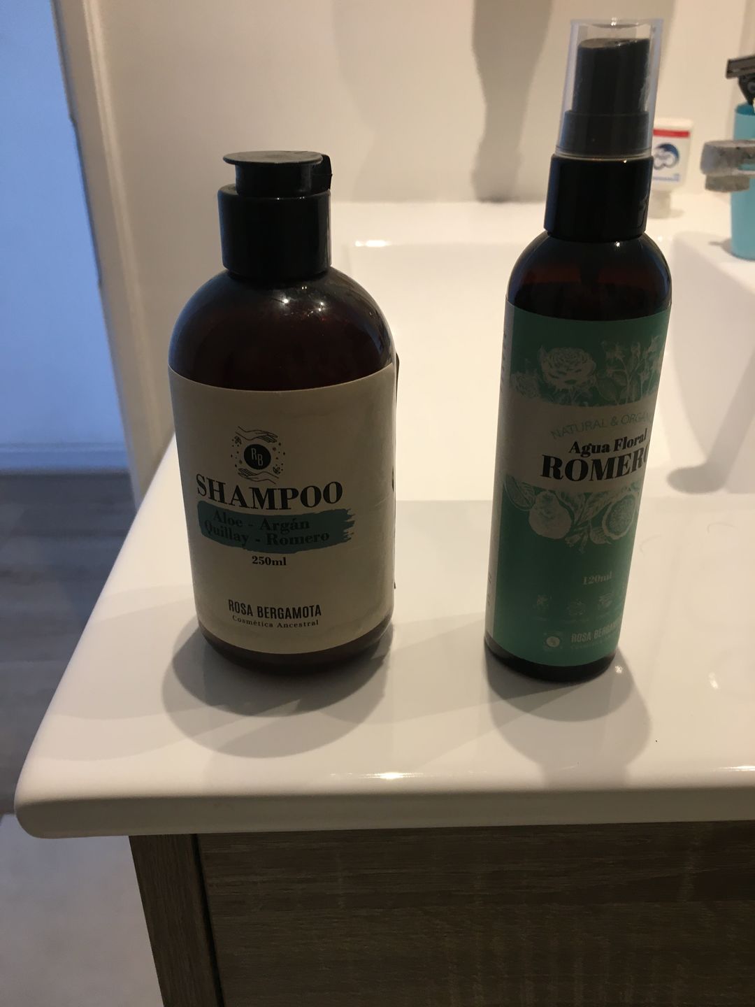 Customer photo review of Básicos Anticaída: Shampoo Anticaída + Agua de Romero