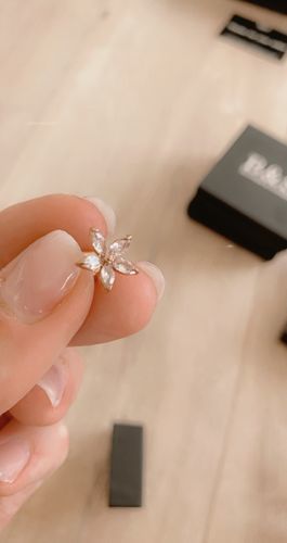 Customer photo review of Austrian Crystals Flowers Earrings