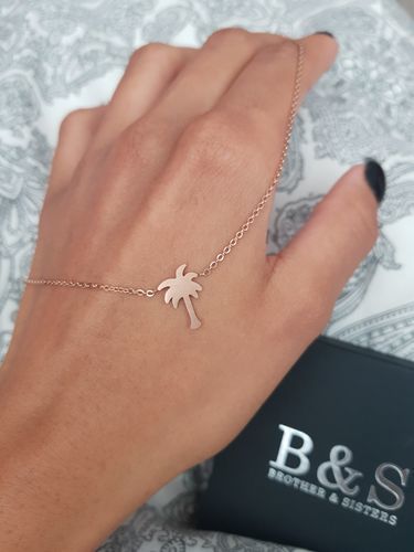 Customer photo review of Little Palm Necklace