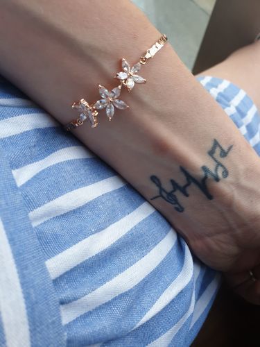 Customer photo review of Austrian Crystals Flowers Bracelet