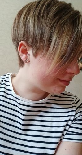 Customer photo review of Austrian Crystals Flowers Earrings
