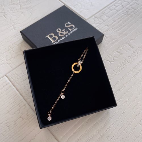 Customer photo review of Bracelet with Joined Rings & Crystals