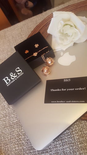 Customer photo review of Lucky Clover Bracelet
