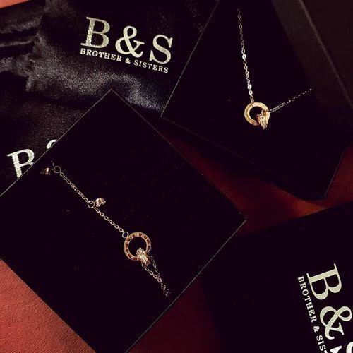 Customer photo review of Bracelet with Joined Rings & Crystals