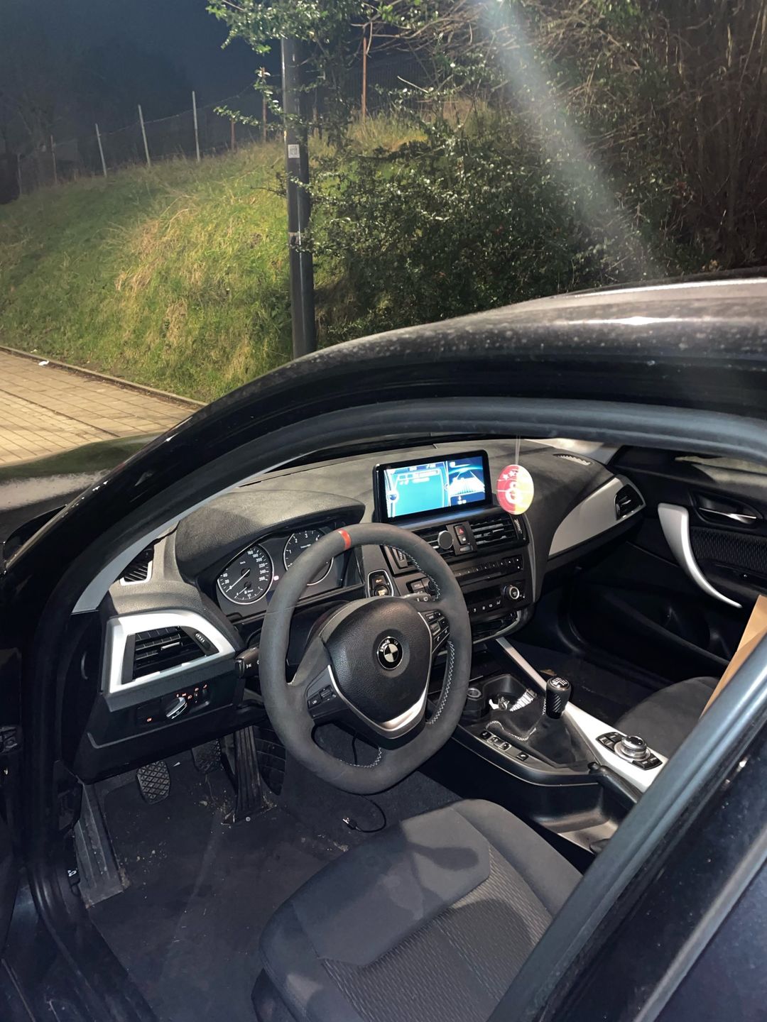 Customer photo review of BMW F-Series 1 & 2 Series F20/F21/F22/F23 8.8"/10.25" Multimedia Touchscreen Display + Built-in Wireless CarPlay & Android Auto | 2012 - 2016 (LHD | RHD)