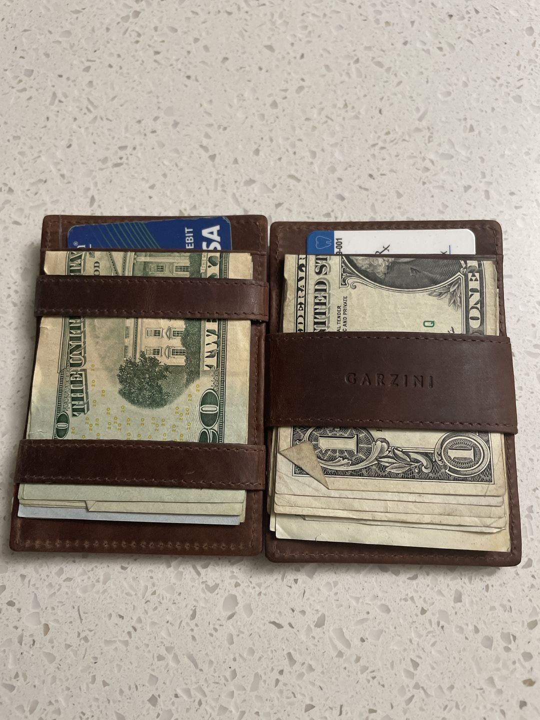 Customer photo review of Essenziale Magic Wallet