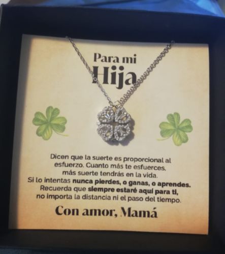 Customer photo review of Collar Trébol Convertible con tarjeta dedicatoria "Siempre estaré"