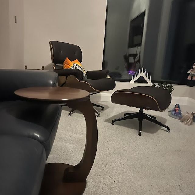 Customer photo review of C Shaped End Table,Round C Table, Snack Side Table, C Shaped End Table for Sofa and Bed Side, Round Side Tables Living Room & Bedroom