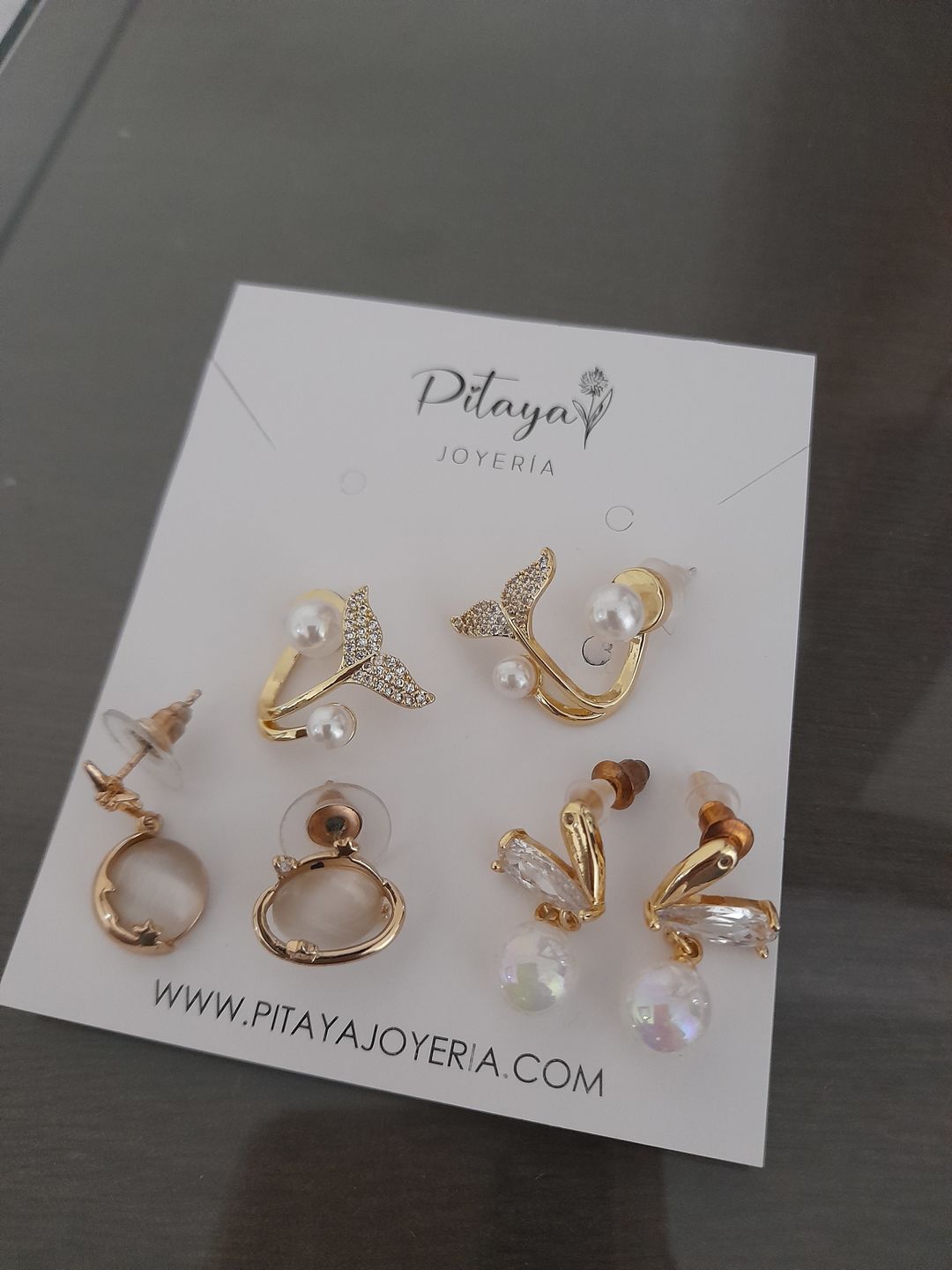 Customer photo review of Aretes de Saturno de Ópalo