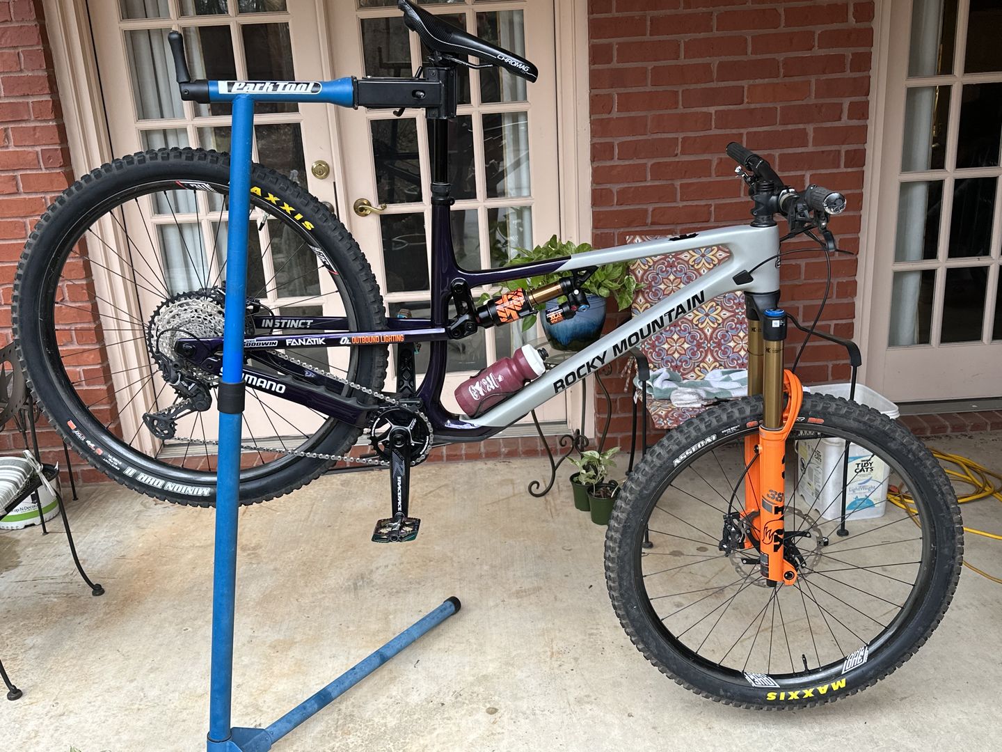 Customer photo review of Fox Float X2 Shock Decal