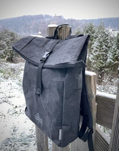 Customer photo review of Kraftpapier Rucksack vegan  Schwarz (🌲)