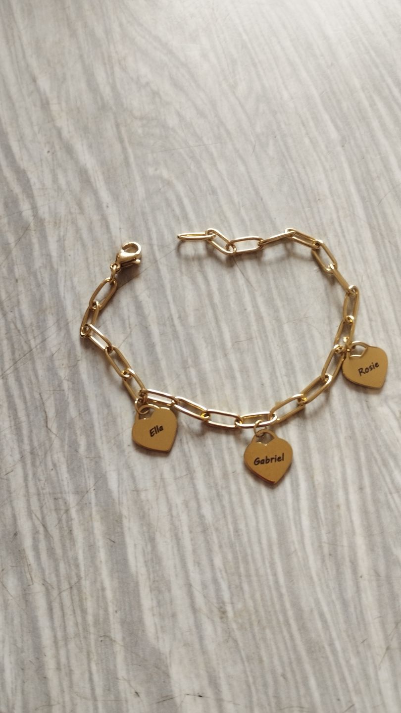 Customer photo review of Bracelet LOANYA avec pendentifs cœur personnalisés