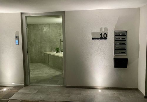 Customer photo review of Numero civico e testo sagomato modello Line 02 Acrilico