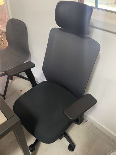 Customer photo review of FURSYS SIDIZ T40 Black Frame Home Office Desk Chair