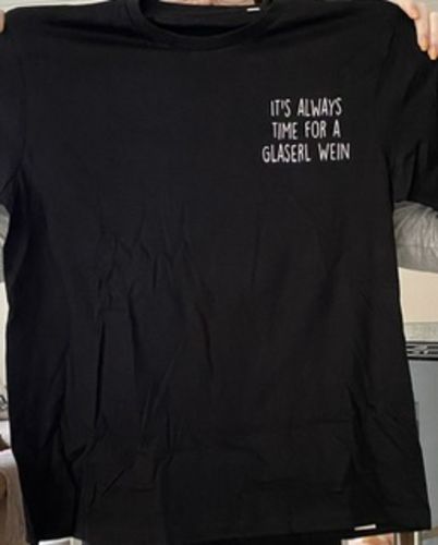 Customer photo review of Time for a Glaserl Wein - Premium Shirt Herren