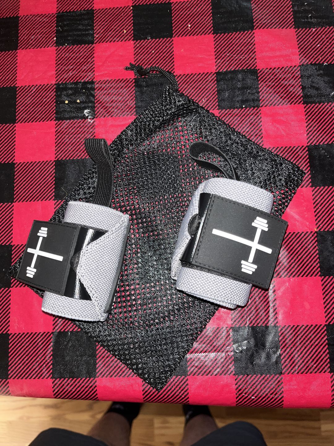 Customer photo review of Wrist Wraps - Grey