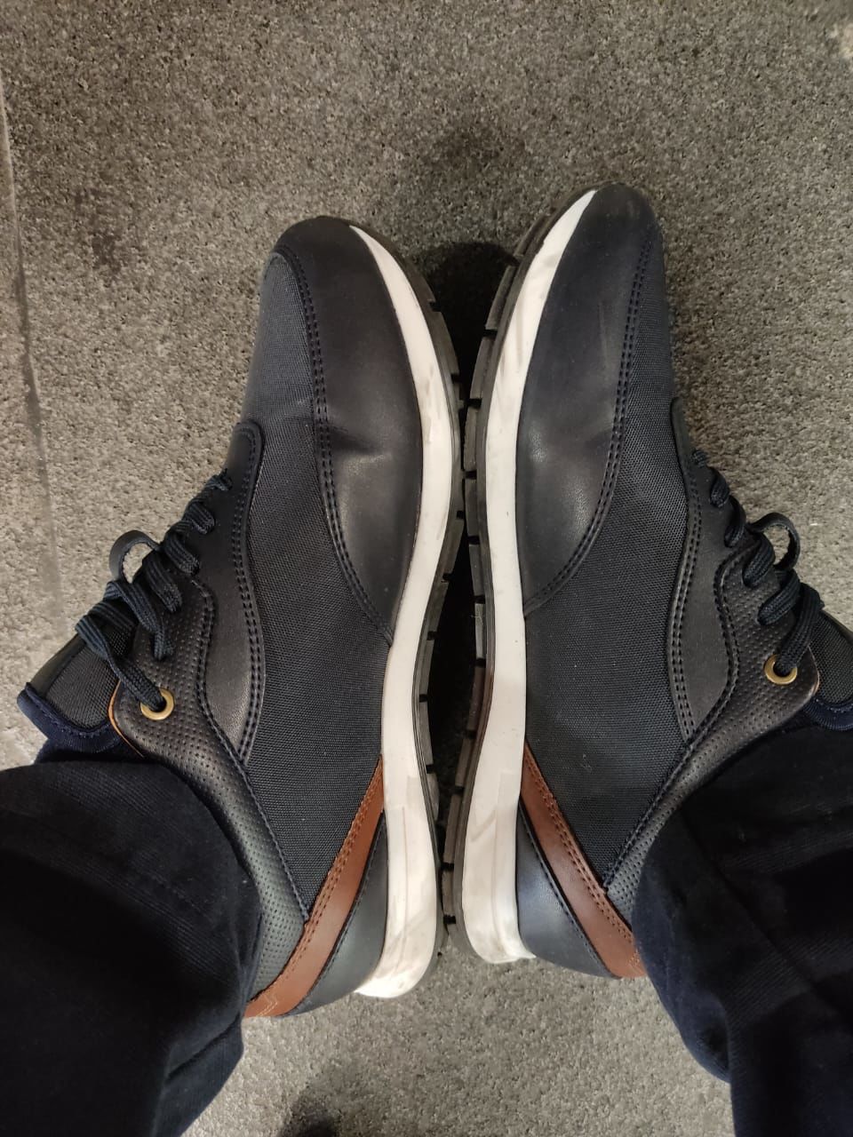 Customer photo review of JAVELIN. SNEAKERS CASUAL AZUL