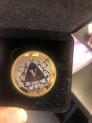 Customer photo review of 40mm AA Medallion Velvet Box - Specialty Chip/Coin/Token Holder