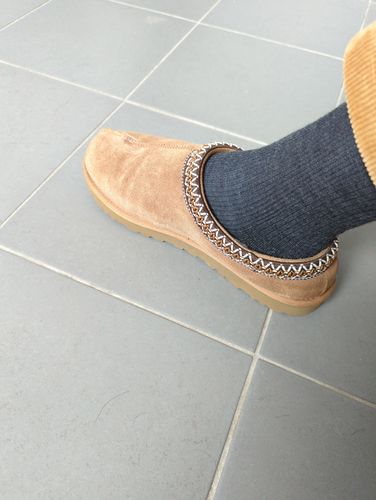 Customer photo review of Vagden "No Ordinary Sock" Merino Wool Knee-High Cushion Sole Sock - 6PK CLEARANCE