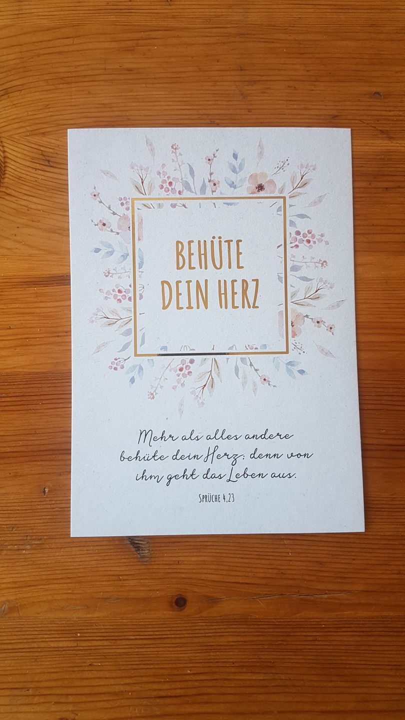Customer photo review of Postkarte "Behüte dein Herz" mit Bibelvers · A6 · mit Gold veredelt