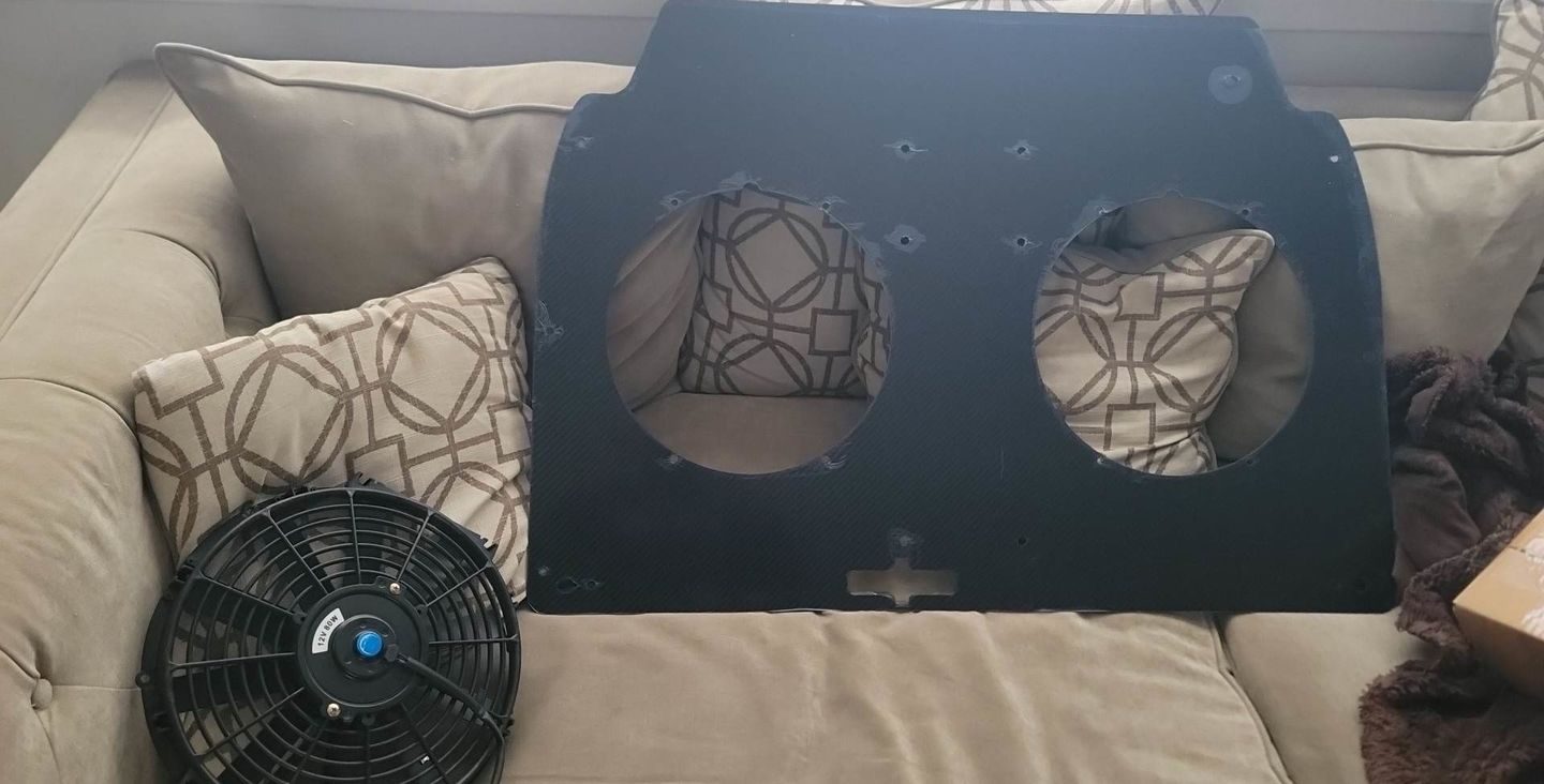 Customer photo review of Engine Lid Dual Fan Shroud (Forged Carbon Fiber/Mirror Finish/Carbon Fiber/Raw Aluminum)
