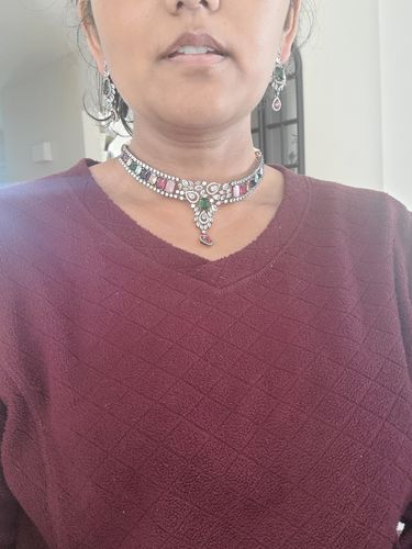 Customer photo review of Rubans Silver Plated Multicoloured Stone Studded American Diamond Necklace Set.