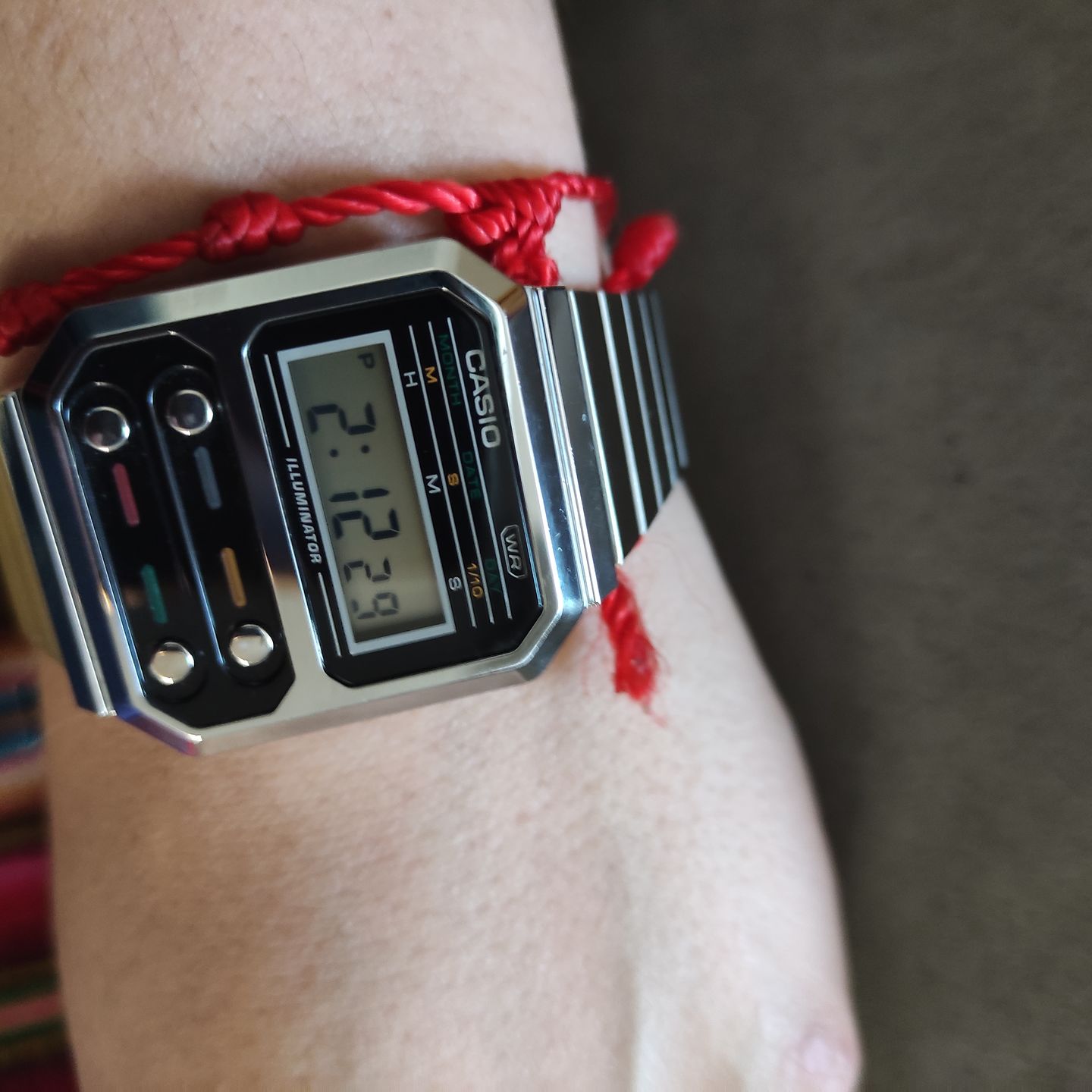 Customer photo review of Reloj Casio Vintage A100WE-1ADF Alien F-100 Reissue Plateado