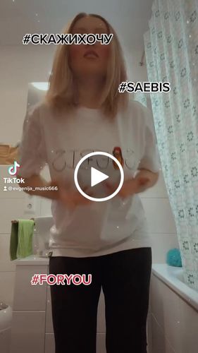 Customer video review of Lifestyle Damen Oversized Hoodie schwarz mit Stickerei by SAEBIS®