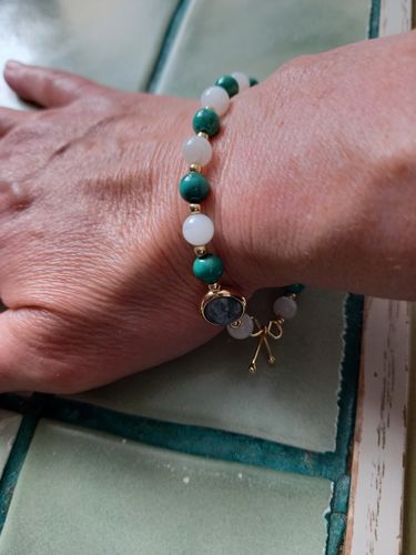 Customer photo review of Bracelet anti-douleur en malachite et pierre de lune | Or fin