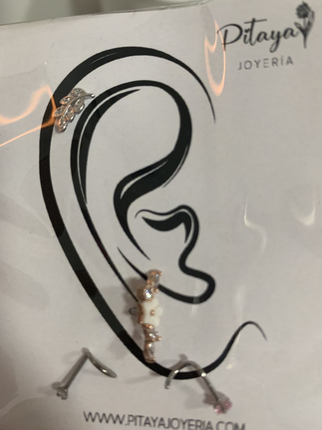 Customer photo review of Piercing Hojita de Laurel Rosca Plana