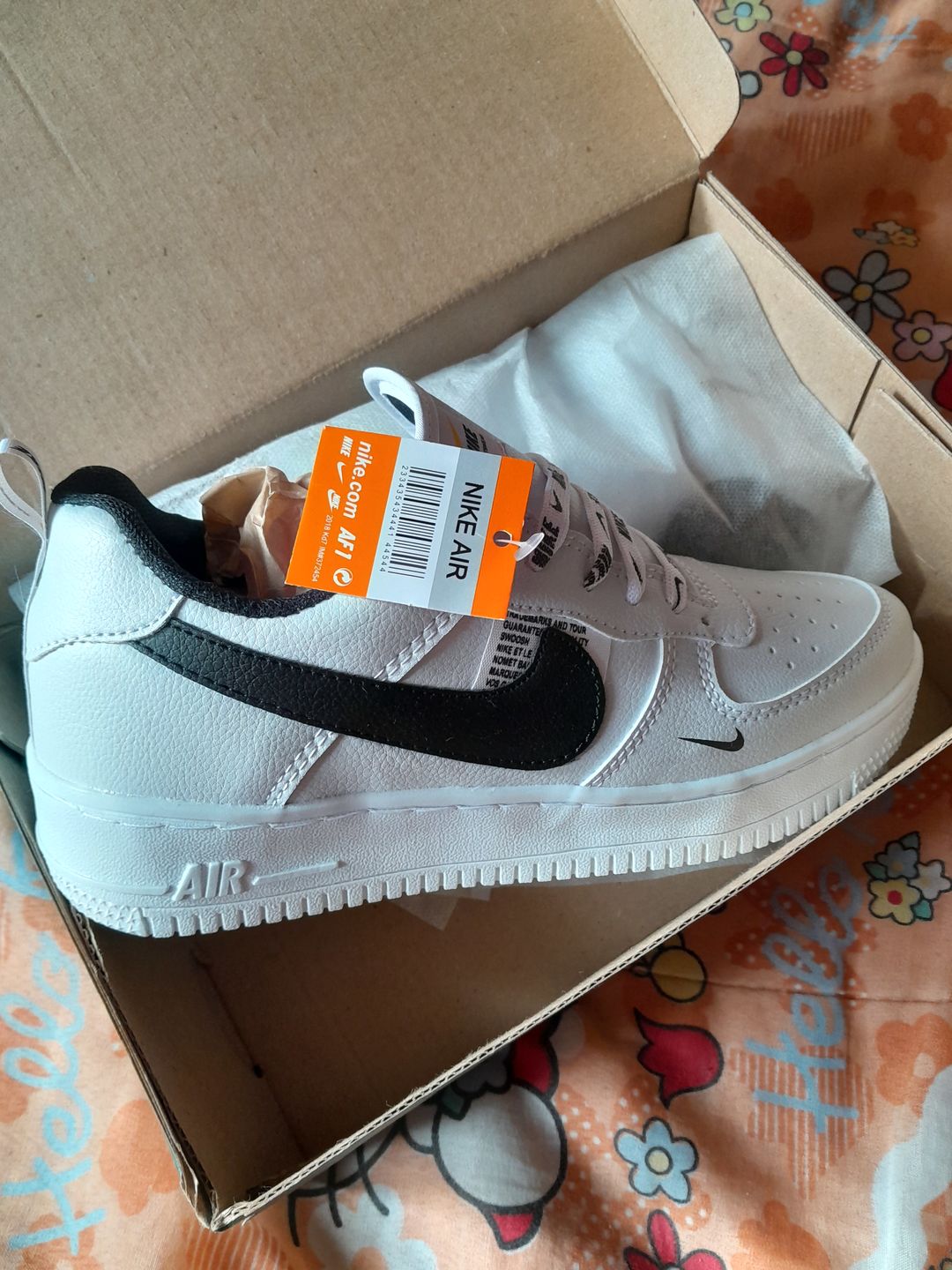 Customer photo review of Tenis 275 Blanco Negro