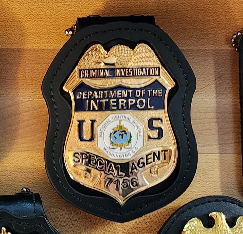 Customer photo review of Genuine Leather Inset Type Holder/ Holster/ Wallet For US Federal Police Badges