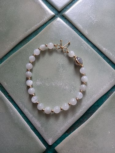 Customer photo review of Bracelet anti-ménopause en Pierre de Lune | Or fin